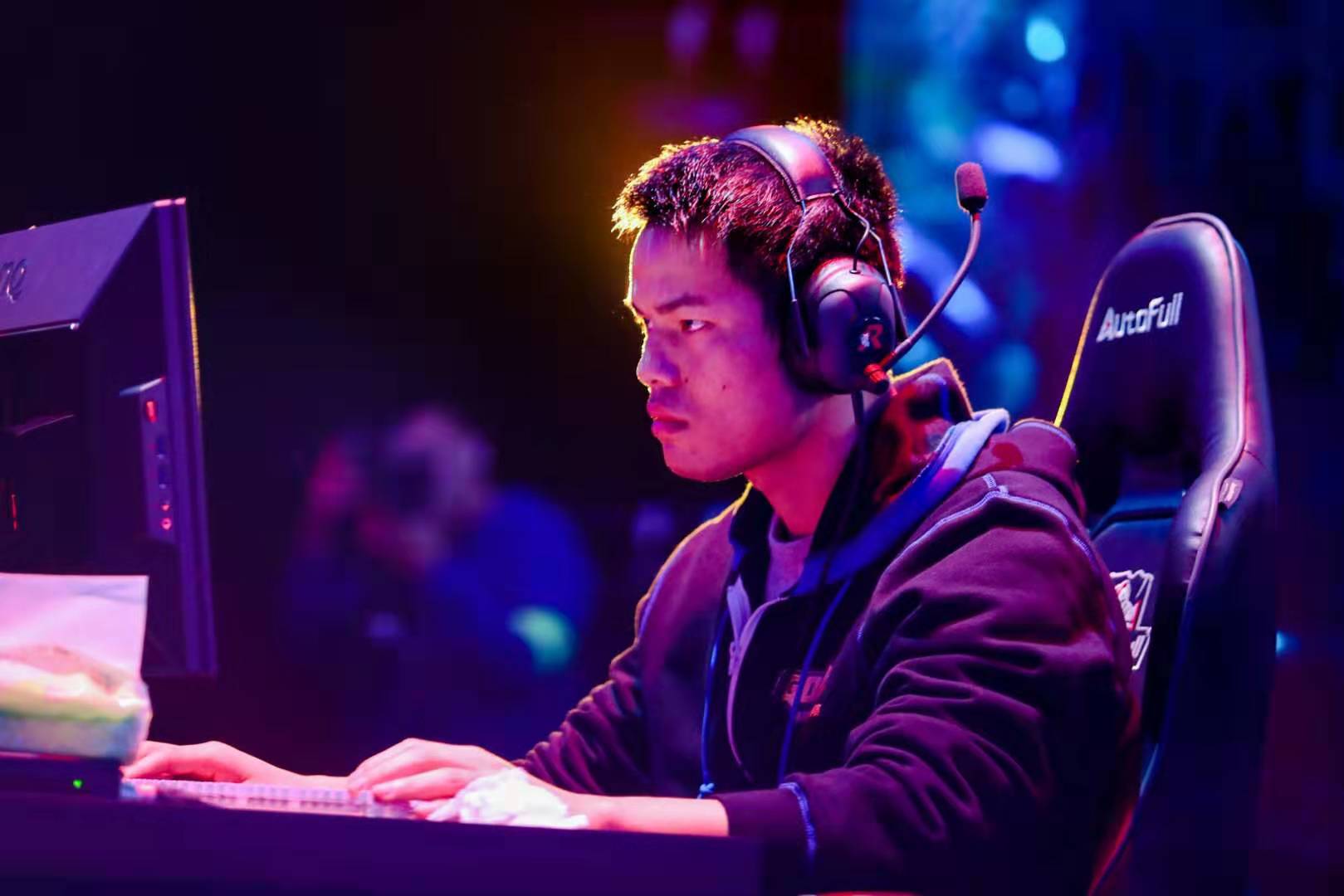 同时传出威 同时传出威